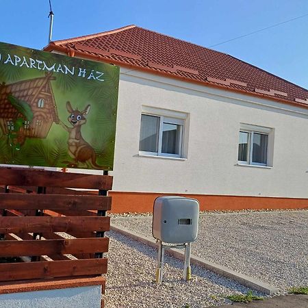 Mini Zoo Apartman Nagykanizsa Exterior photo